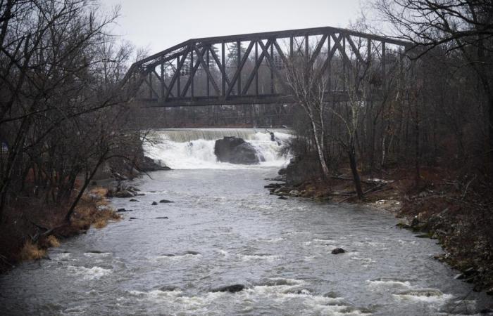 Obwohl die Prognosen weniger streng sind, sind die Stadtbeamten in Vermont für den Fall einer Überschwemmung bereit