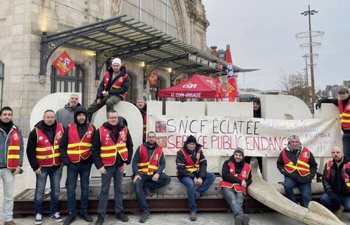 Die CGT der Eisenbahner mobilisierte an diesem Donnerstagmorgen vor dem Bahnhof Saint-Brieuc