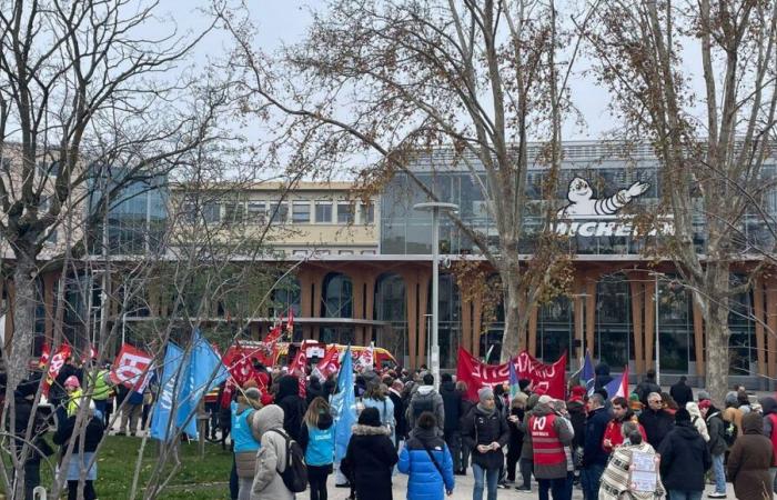 Mindestens 250 Menschen mobilisierten in Clermont-Ferrand gegen Sozialpläne