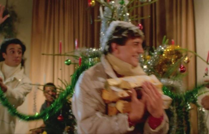 Der herzzerreißende Grund, warum George Michael den festlichen Klassiker „Last Christmas“ schrieb, wurde als „Wham!“ enthüllt. Videobesetzung 40 Jahre später wieder vereint