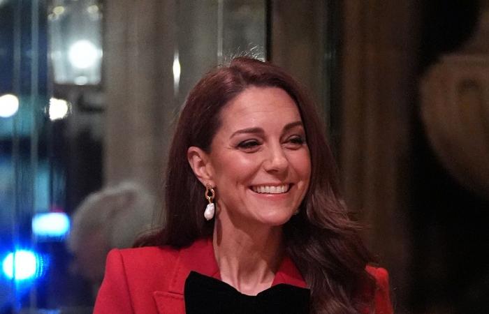 Dieses sehr trendige Accessoire von Kate Middleton kostet nur etwa zwanzig Euro