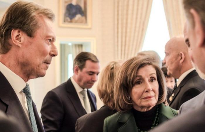 Die ehemalige Sprecherin des Repräsentantenhauses, Nancy Pelosi, wurde auf einer Reise nach Luxemburg verletzt und ins Krankenhaus eingeliefert