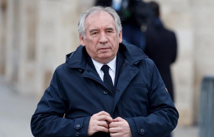 Bayrou verließ das Élysée nach 1 Stunde und 45 Minuten Interview mit Macron