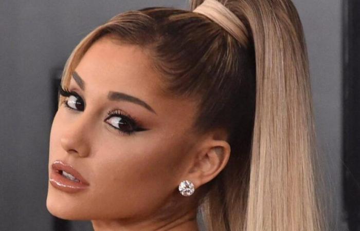 Ariana Grande teilt einen emotionalen Moment vom Ende der Dreharbeiten zu „Wicked“.