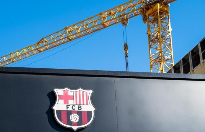 einer wurde bei den Arbeiten im Camp Nou schwer verletzt