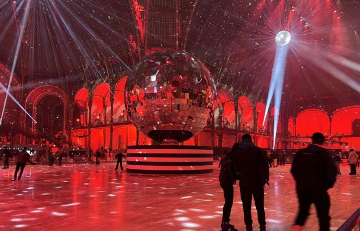 Grand Palais des Glaces 2024: Rieseneisbahn unter dem Kirchenschiff des Grand Palais, Start