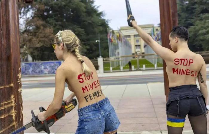 Ukraine: Femen greift Broken Chair an, um die Untätigkeit der UN anzuprangern