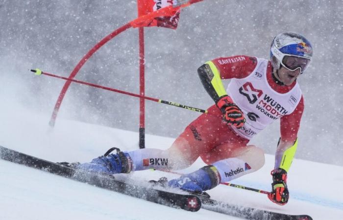 Ski-Olympiasieger Marco Odermatt führt nach dem 1. Lauf den Weltcup-GS in den französischen Alpen an