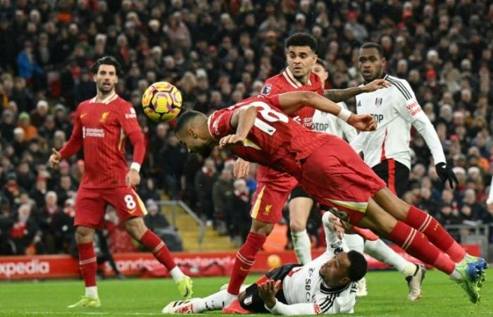 Liverpool wehrt sich gegen zehn Mann, Arsenal bleibt gegen Everton stehen