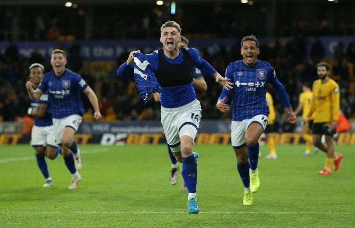 Die Wolves scheitern WIEDER, da Ait-Nouri nach der 1:2-Niederlage gegen Ipswich zurückgehalten werden muss und O’Neil an seinem Job festhält