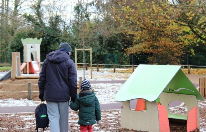 Ein neuer Spielplatz für diese Schule in Val-d’Oise