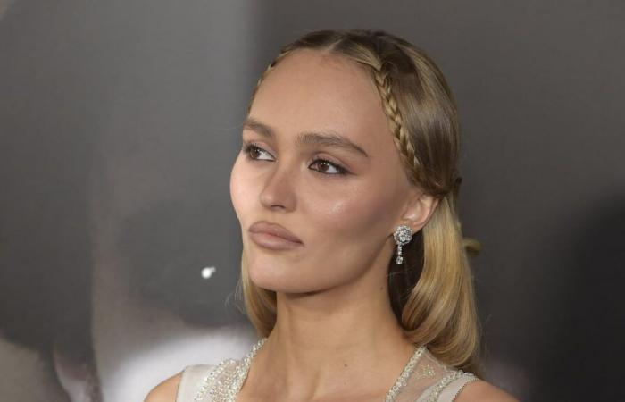 [PHOTOS] Lily-Rose Depp, Aaron Taylor-Johnson und Charli XCX laufen über den roten Teppich bei der Premiere des Films „Nosferatu“