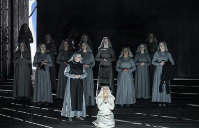 Unbestechliche Dialoge der Karmeliter von Olivier Py im Théâtre des Champs-Élysées