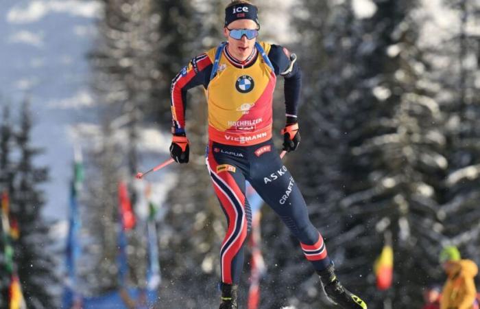 Hochfilzen | Johannes Boe gewinnt die Verfolgung nach einer Kollision mit Emilien Jacquelin im Ziel