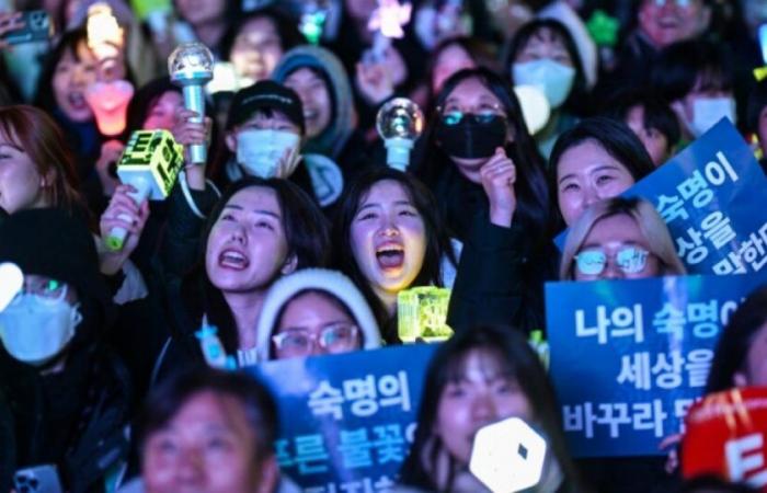 K-Pop und Freudentränen in den Straßen von Seoul nach Yoons Entlassung: Nachrichten