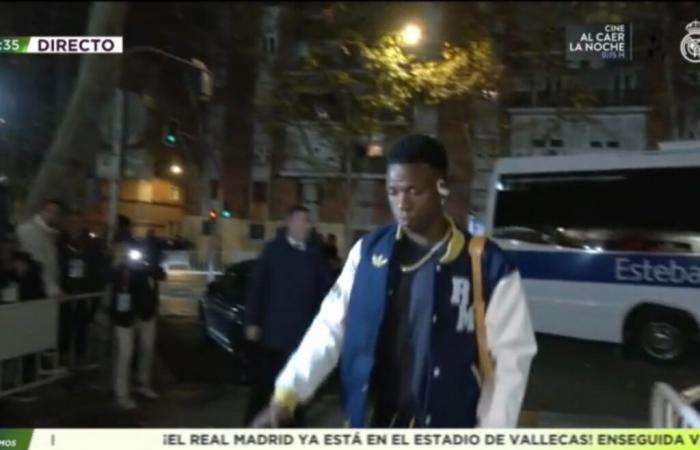 Ancelotti lässt Vinicius auf der Bank und gibt ihm vor dem Aussteigen den letzten Rat: „Sei vorsichtig…“