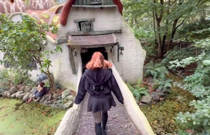 Ein über 18-jähriges Model spaziert in einem scharfen Video auf einer Pornoseite durch Efteling