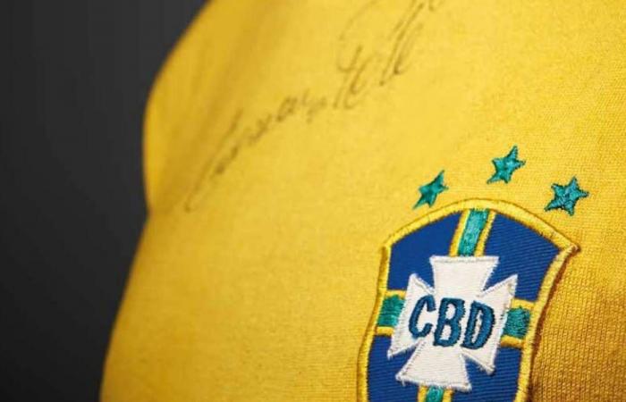 Legendäre Objekte werden in Paris versteigert, darunter ein Pelé-Trikot