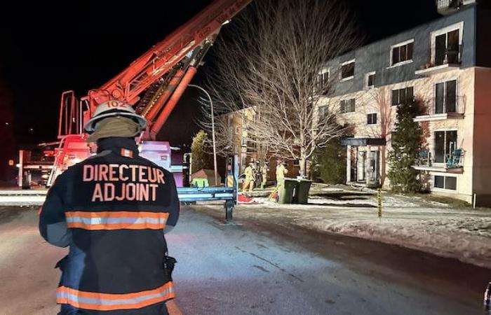 In einem Wohnhaus in der Rue de Candiac in Sherbrooke bricht ein Feuer aus