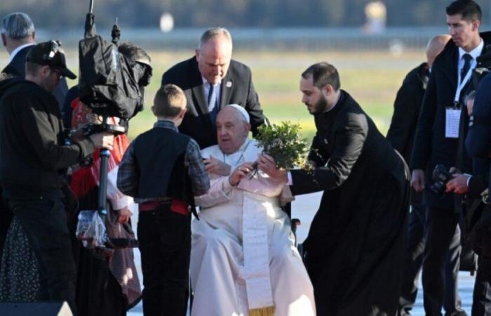 Der Papst feiert auf Korsika eine Riesenmesse und verteidigt seine Version des Säkularismus: News