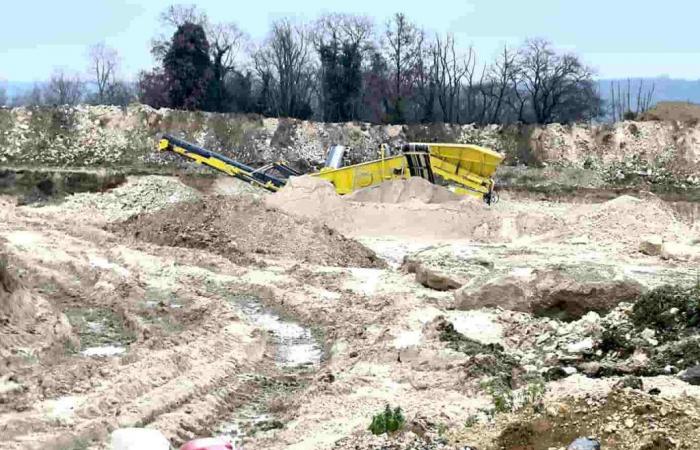 Exklusive Fotos der „landwirtschaftlichen Hochebene/Deponie“ von Nogent-sur-Oise