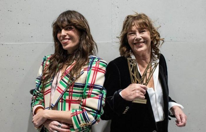 Lou Doillon und sein Sohn Laszlo: Schwebender Moment auf dem Friedhof Montparnasse mit Jane Birkin