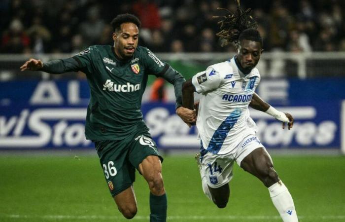 Auxerre und Lens Rücken an Rücken