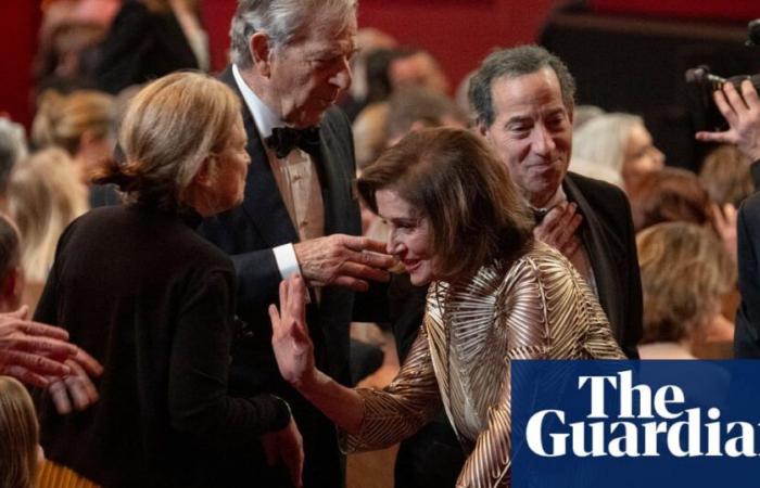 Nancy Pelosi muss sich nach ihrem Sturz in Luxemburg einer Hüftoperation in Deutschland unterziehen | Nancy Pelosi