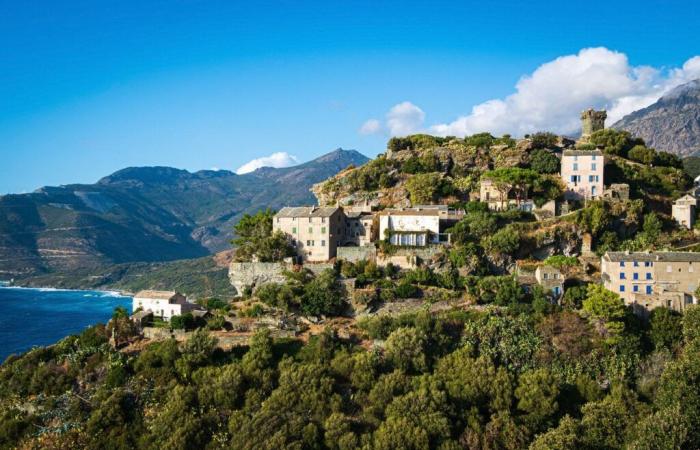 sein hübsches Haus auf Korsika mit Blick auf das Meer, in dem der Sänger das Gefühl hat, zu existieren: „Es ist wunderschön, es ist magisch“