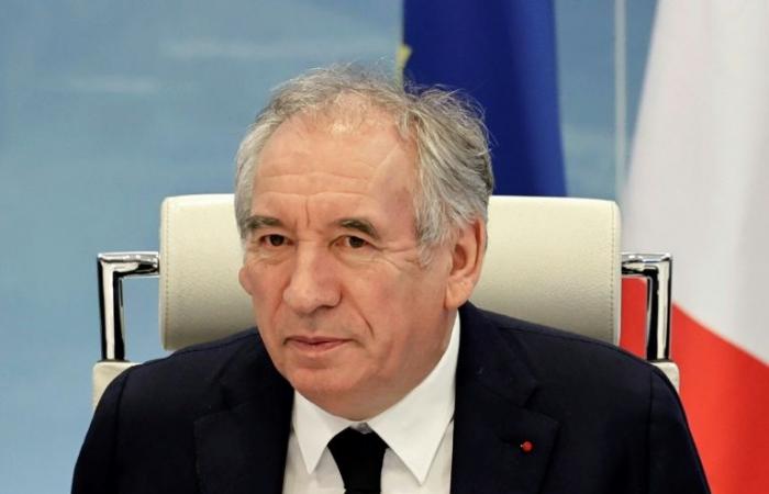 Vor dem Hintergrund eines tödlichen Wirbelsturms in Mayotte wird Bayrou die politischen Kräfte konsultieren