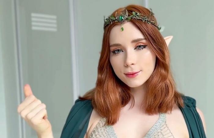 Ein über 18-jähriges Model spaziert in einem scharfen Video auf einer Pornoseite durch Efteling