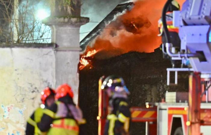 Vogesen. In der ehemaligen George-Perrin-Spinnerei in Charmes brach ein Großbrand aus