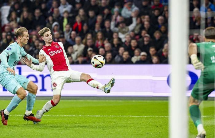 Wunderschönes Tor Taylor verhalf Ajax zum zweiten Platz und besiegte Almere City mit 3:0