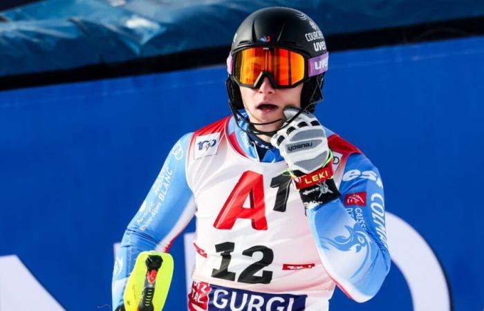 Nach der ersten Runde in Führung liegend, stürzt Steven Amiez in Val d’Isère