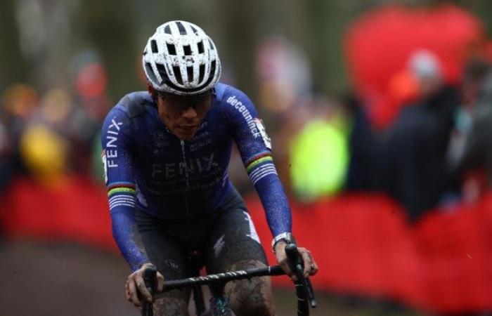 Ceylin Alvarado kann Lucinda Brand knapp hinter sich lassen und gewinnt zum zweiten Mal in Folge den Citadelcross Namur