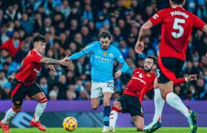 City ist durch späte Tore im Manchester-Derby gescheitert