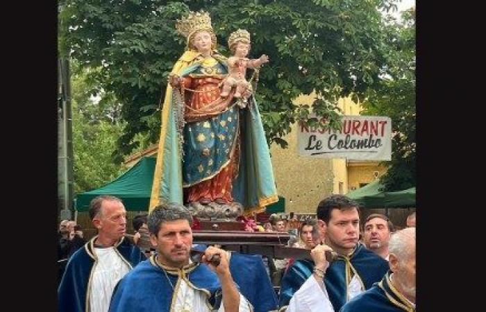 Der Papst an Journalisten auf dem Weg nach Korsika: „Danke für Ihre Arbeit“