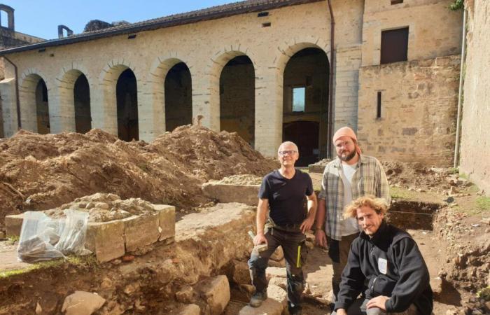 eine wertvolle und antike Entdeckung unter der Abtei von Sorde in den Landes