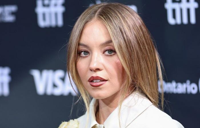 Sydney Sweeney verblüfft in einem Spitzen-Body, nachdem sie Bodyshamern episch zurückgeschlagen hat