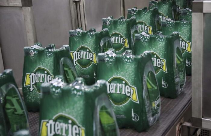 Perrier, ist es vorbei? Die Flaschen könnten verschwinden, eine Bedrohung lastet auf der Marke