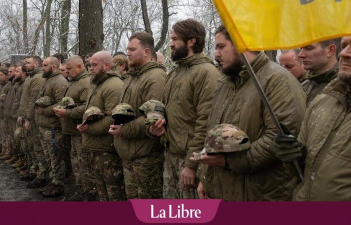 „Ein an ein Holzkreuz gefesselter Soldat“: Ermittlungen in der ukrainischen Armee nach einem „beschämenden“ Machtmissbrauchsskandal eingeleitet