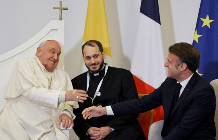 Bilder vom Treffen zwischen Papst Franziskus und Emmanuel Macron auf Korsika