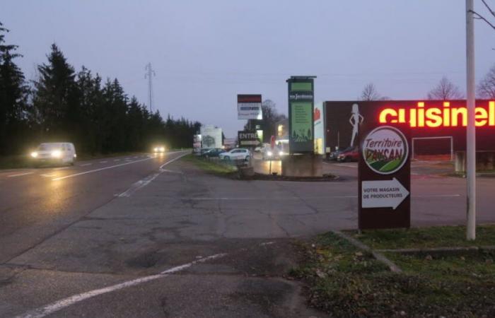 Territorium Belfort. Junger Motorradfahrer nach Zusammenstoß mit Auto in Botans schwer verletzt