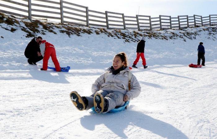 Bergresort Aude: „schüchterner“ Besuch der Skipisten, aber ein großer Erfolg für Rodelsportler bei der Eröffnung von Camurac