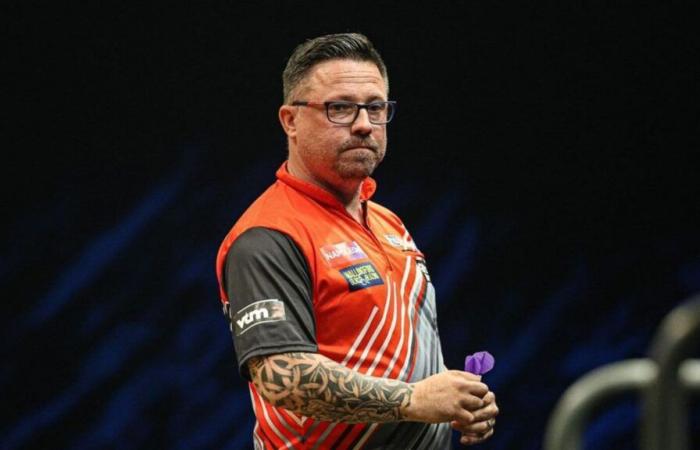 Robert Owen besiegelt seinen Comeback-Sieg mit Stil gegen Niels Zonneveld und hält die Hoffnungen auf eine Tour Card bei der PDC World Darts Championship am Leben