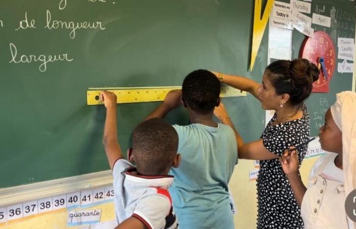 Schullehrerin in Mayotte, sagt sie aus