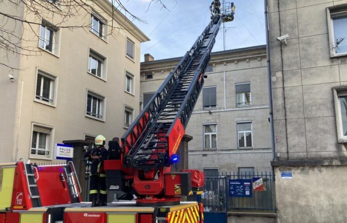 Feueralarm geht los, Polizeistation Niort wird vollständig evakuiert