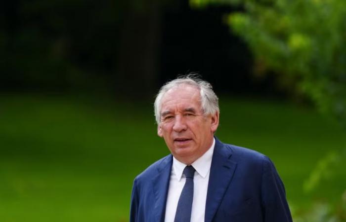 Erste Kontroverse für François Bayrou, der mitten in der Krise in Mayotte nach Pau geht