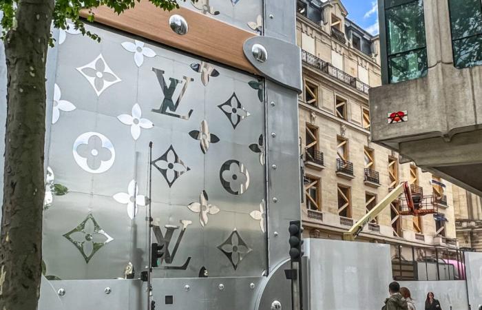 Paris: Droht dem „Riesenkoffer“ von Louis Vuitton auf den Champs-Élysées eine rechtliche Bedrohung?