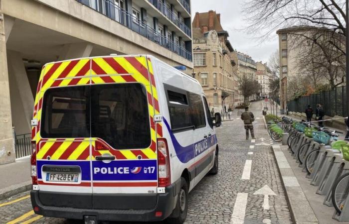 in Paris, Unglaube nach der Ermordung eines Teenagers in der Nähe des Rodin-Gymnasiums